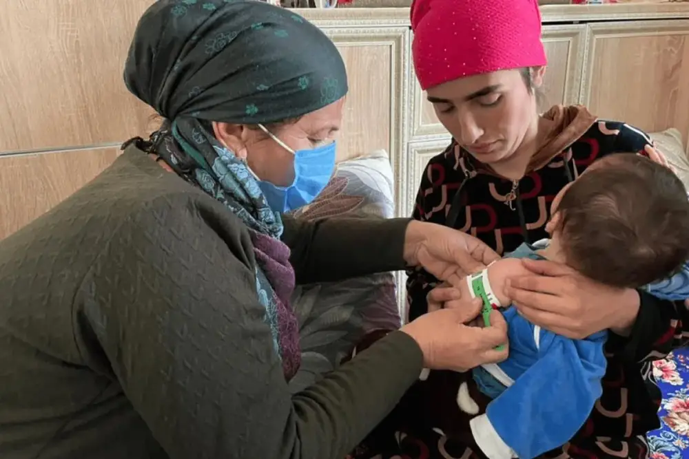 Healthy Mother, Healthy Baby health worker with a mother in Tajikistan